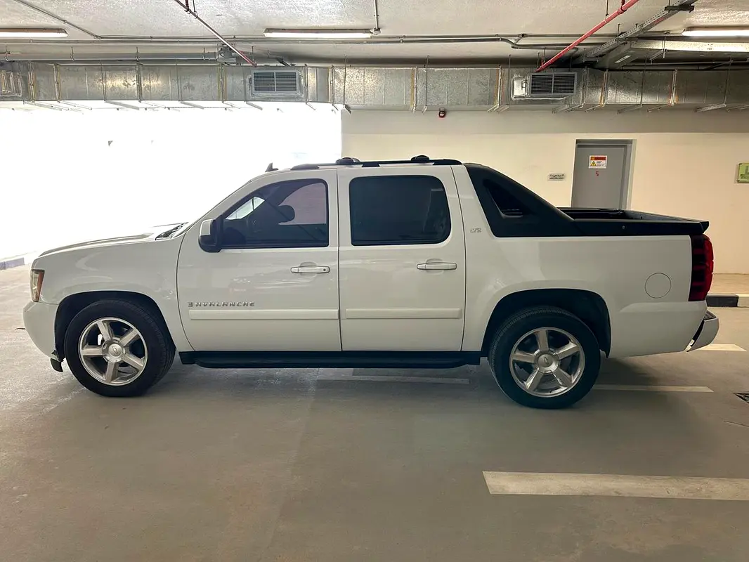 Chevrolet Avalanche 2007 — photo 1 of 9