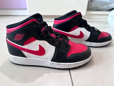 Never Worn Nike Air Jordan-style Mid Top Sneakers