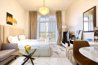 Stunning Studio I Butterfly Garden View I Vacant