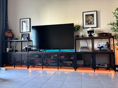 Detachable entertainment unit