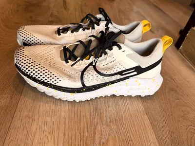 Nike Pegasus Trail Trainers – Size 43 / UK 8.5 – Great Condition