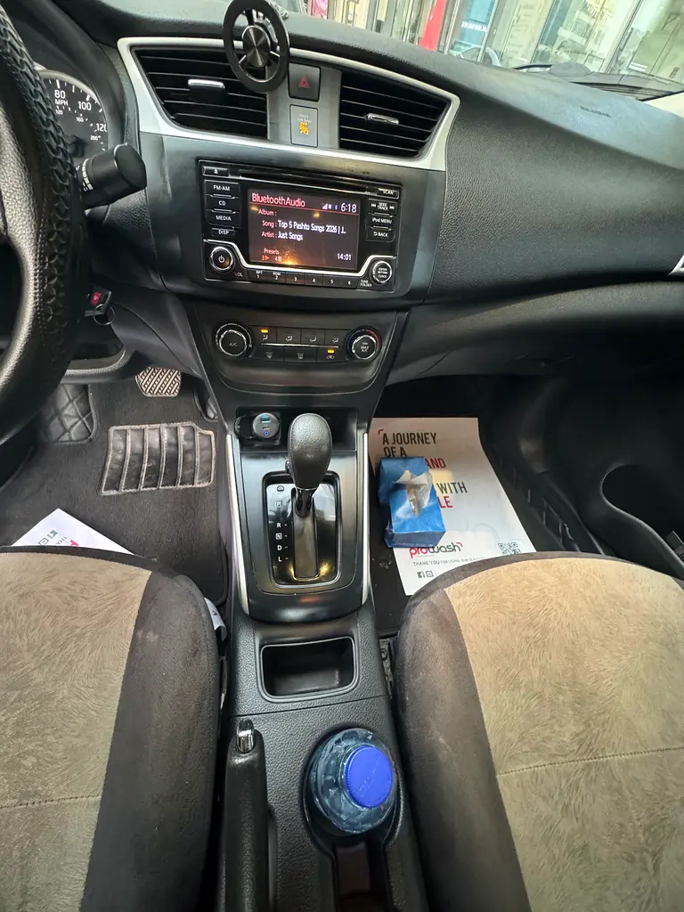 Nissan Sentra 2018 — photo 1 of 11