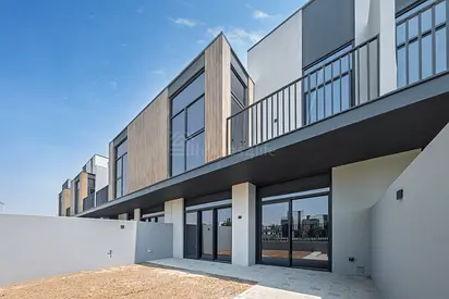 SINGLE ROW l MODERN LAYOUT l 3BR + MAIDS