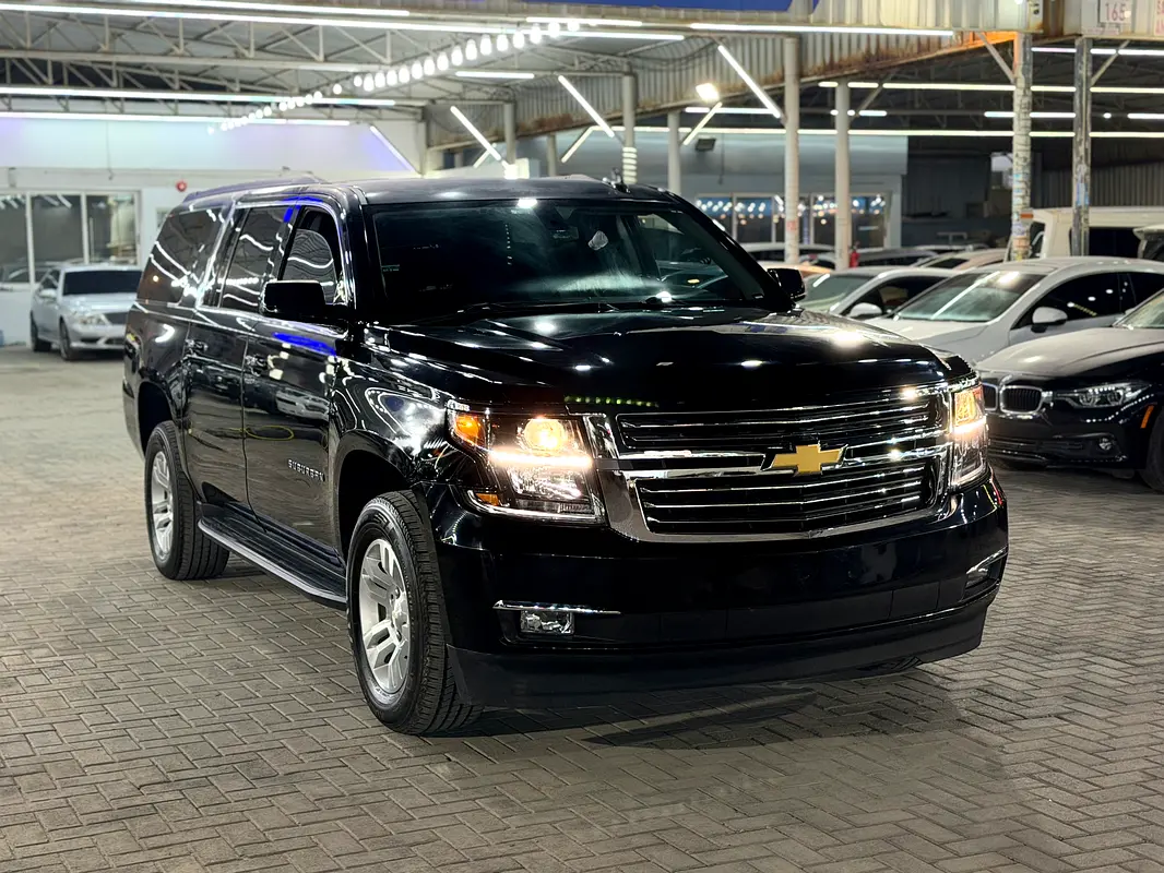 Chevrolet Tahoe 2019 — photo 1 of 6