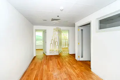 Shared Fitted Office | With Pantry & Washroom | Rent Negotiable