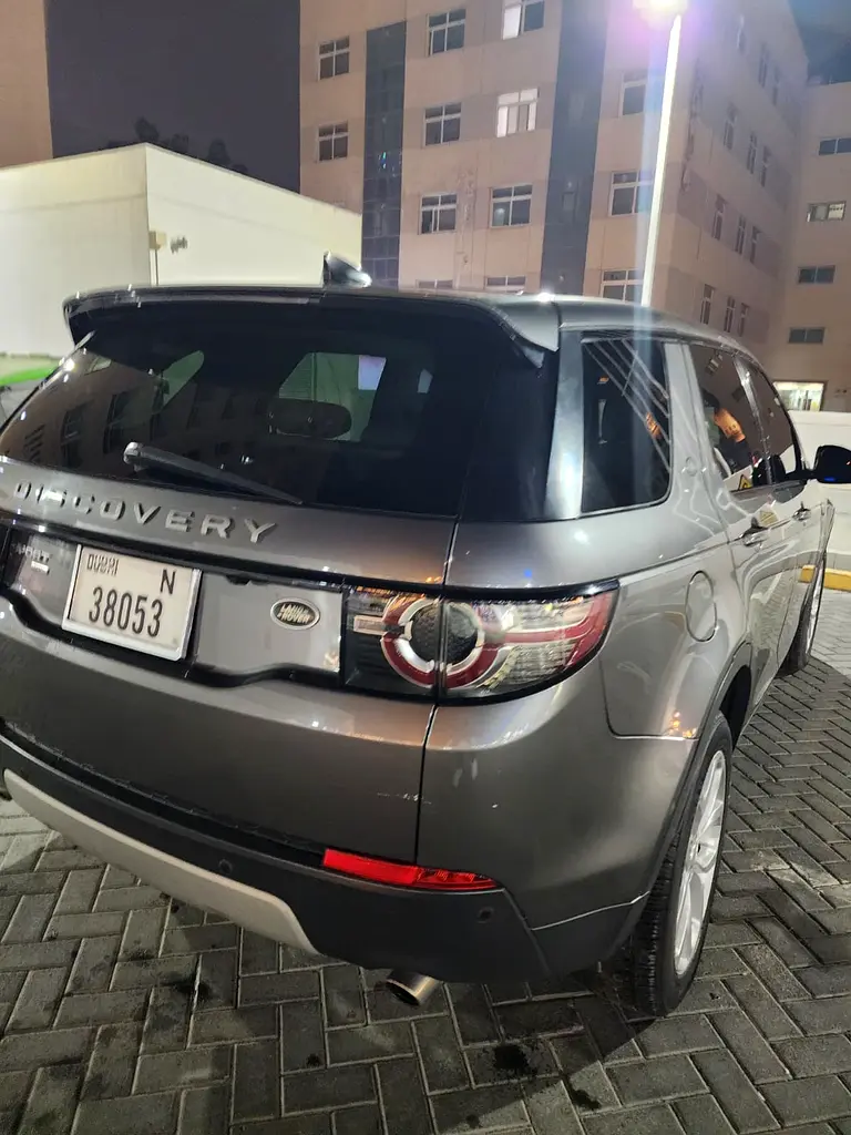 Land Rover Discovery Sport 2018 — photo 1 of 3