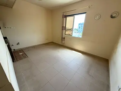 استديو  _ ايجار سنوي _الراشديه2عجمان  _ تكيفات مركزي _ اجمل واكبر المساحات