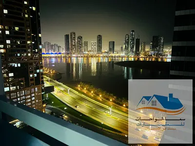 الخان برج رفيرا شقه غرفين وصاله و 2 حمام ومطبخ وبلكونه علي كرنيش الخان يوجد خدمات 24 ساعه بالمنطقه