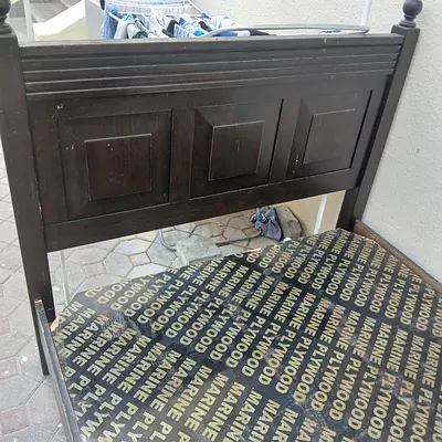 Dubble bed wooden sizw200 by 125