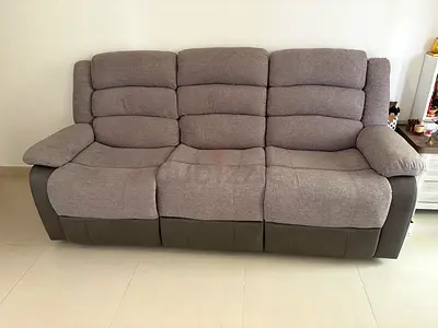 3-Seater Grey Fabric Sofa in Good Condition motion recliner