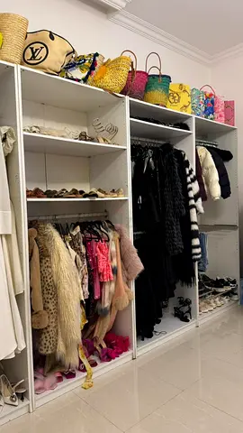 Closet  perfect condition