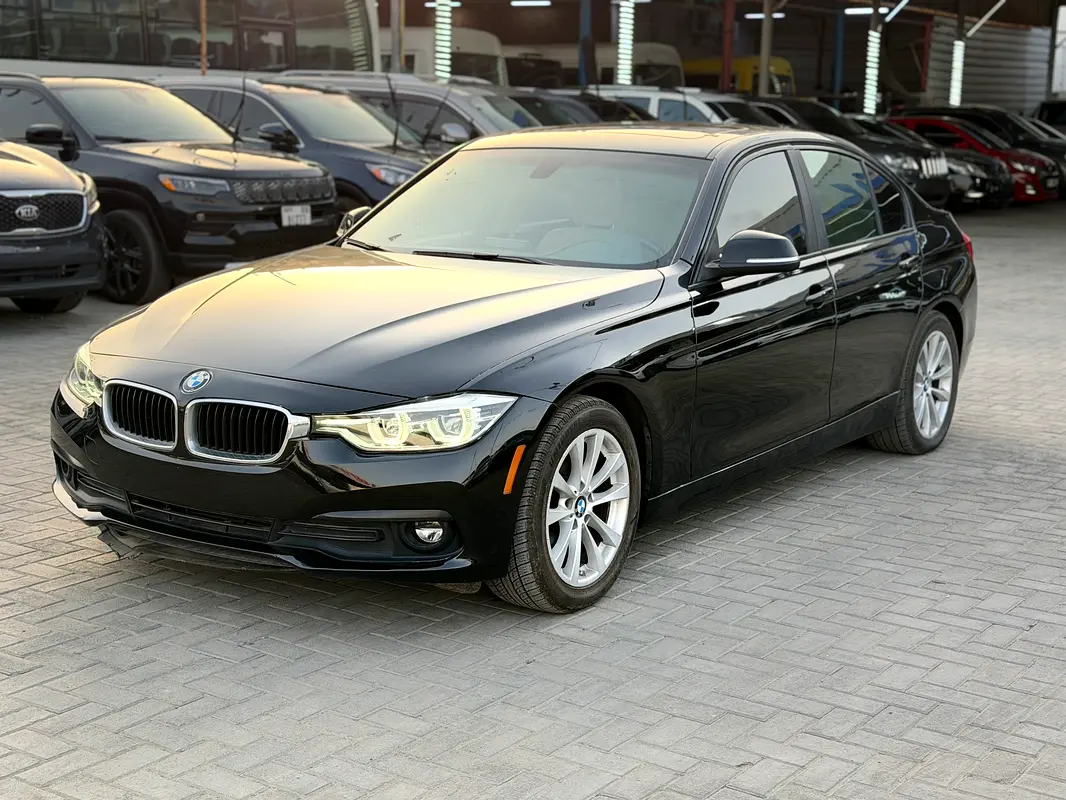 BMW 3-Series 2018 — photo 1 of 6