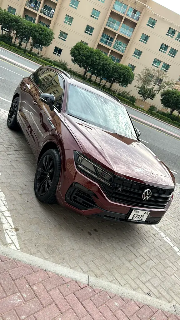 Volkswagen Touareg 2023 — photo 1 of 5
