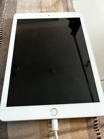 Apple iPad 6th generation 128 GB