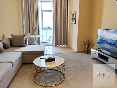 شقة غرفة وصالة للبيع كاش في كورنيش عجمان بموقع مميز وإطلالة رائعة، مساحة مناسبة وتشطيب جيد، فرصة سكن واستثمار في قلب المدينة قريب من جميع الخدمات.