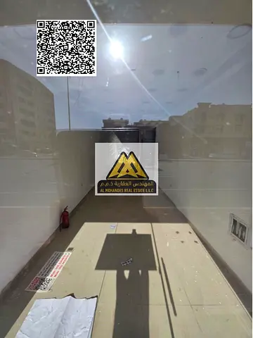 محل تجاري مميز للإيجار في موقع استراتيجي داخل منطقة الروضة بعجمان، يتمتع بحركة تجارية نشطة وكثافة سكانية عالية، ويقع مباشرة على شارع الشيخ عمار