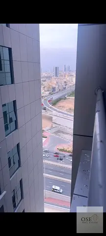 غرفة و صالة فى السيتى تاور البيع ب الفرش ب دفعة مقدمة 182 الف درهم