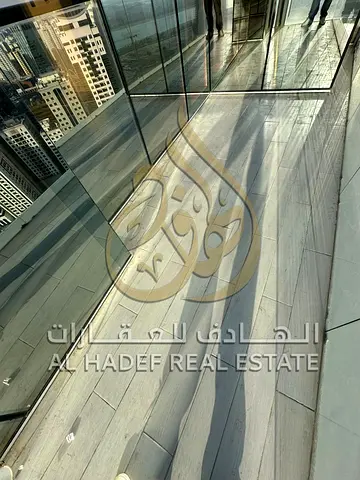 استور داخل الشقة لسهولة التخزين  موقع حيوي وقريب من الممزر والتعاون وسهل الوصول إلى دبي  بناية راقية ومناسبة للعائلات الخدمات  عدد 2 باركن مخصص للسيار