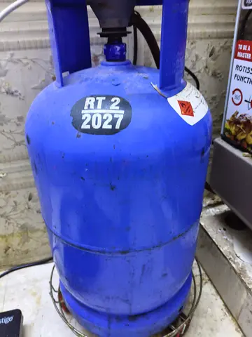 Used Blue LPG Gas Cylinder (Standard Size) - Working Condition