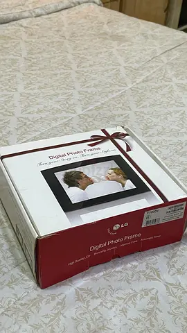 Digital photo frame