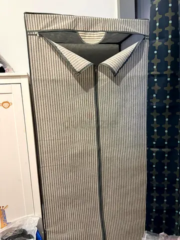 Fabric portable wardrobe with zipper