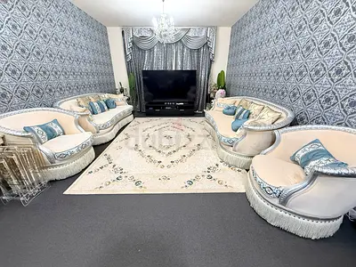 8 Seater Beautiful sofa set from pan emirates