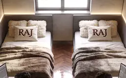 WORKFM HOME !! RAJBHAI !! BRAND NEW !! FURNISHED !! WORKSTN !! 5G DATA !! WIFI !! METRO 6 MIN !! RAJ