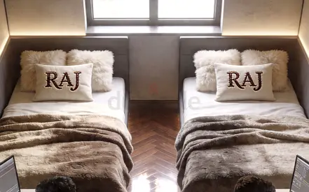 WORKFM HOME !! RAJBHAI !! BRAND NEW !! FURNISHED !! WORKSTN !! 5G DATA !! WIFI !! METRO 6 MIN !! RAJ