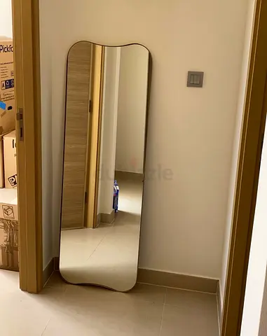 Full-Length Curved Edge Floor Mirror - gold Frame