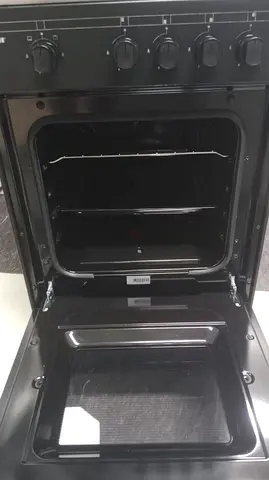 New  freestanding gas cooker with oven - good condition