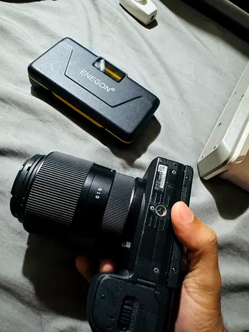 Sony A6400 Mirrorless Camera with sigma 30mm 1.4   Lens – and Tripod 256 Gb memory card camera bag