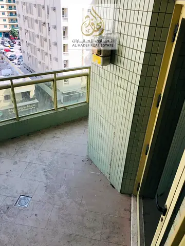 شقة غرفتين وسالة مع غرفة خادمه ماستر و2 بلكونه 3حمام جم ومسبح وملعب تنس فردي