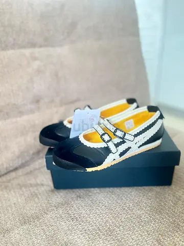 Black and White Mary Jane Style Womens Shoes - New with Tags