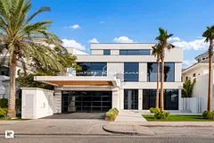 ** First Class Triple Storey Beach Villa **