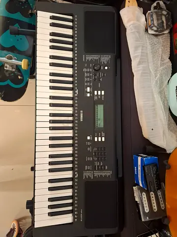 Yamaha PSR-E373 Portable Keyboard