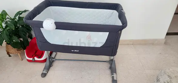 Jikel bedside bassinet / co-sleeper - grey, gently used