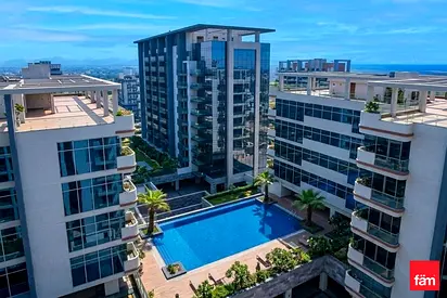 Large Layout | Community View | Modern Fittings