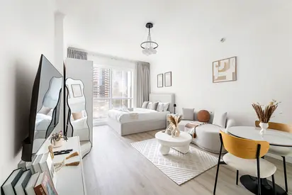 Fully furnished studio | Designer renovation | Bright & spacious