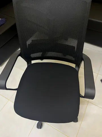 Black Ergonomic Mesh Office Chair with Armrests and Wheels