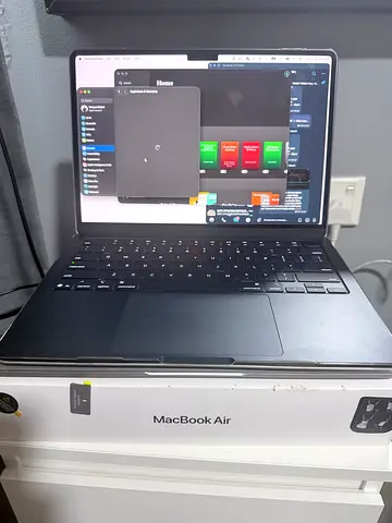 Apple MacBook Air 13 inches M4 (Box Included) - With warranty, used few times