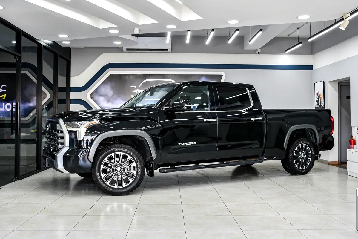 Toyota Tundra 2023 — photo 1 of 15
