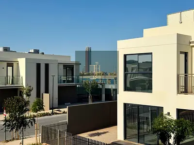 Wynn Views l Pool Side Front l Seconds To Beach