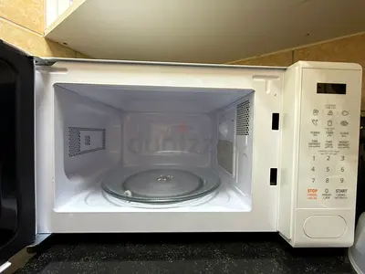 COMFEE Microwave Oven  Like New | Used 6 Months