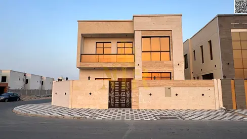 فيلا كورنر شامله رسوم التسجيل والتمليك علي شارع رائيسي وسكه  للبيع في منطقه راقية بالياسمين بعجمان