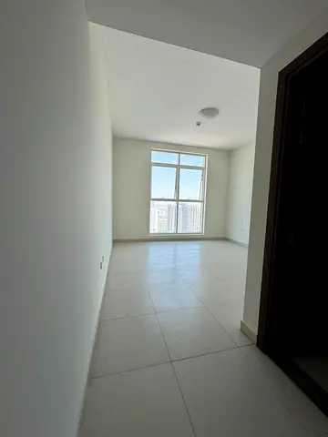 ارقي غرفتين وصالة للإيجار السنوي في الشارقة منطقة الخان | 3 حمام | بلكون اطلالة مفتوحة | باركن مجانى | تكييف مركزي | تسهيلات في الدفع | موقع استراتيجي