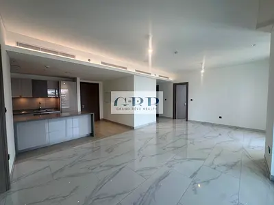 جديدة تمامًا | وحدة في طابق مرتفع | مشرقة وواسعة