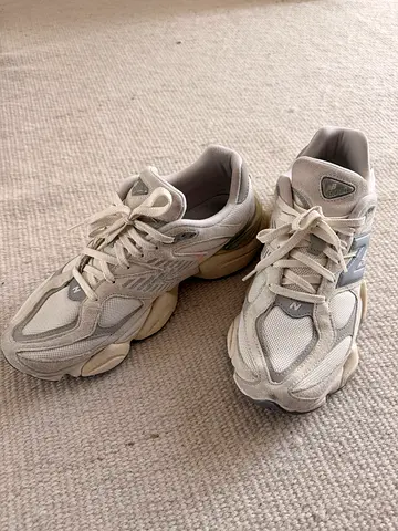 Light grey New Balance sneakers, used