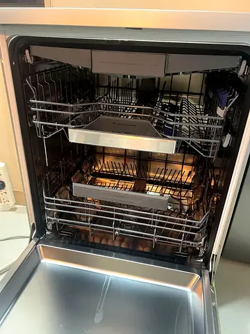 Siemens 7.4 Litres 3 rack Dishwasher Model  SN25EI38CM Stainless Steel