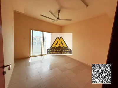 فرصة سكن مميزة بموقع حيوي قريب من جميع الخدمات الأساسية والطرق الرئيسية، مناسبة للعائلات.