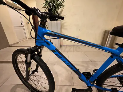 FOR SALE USED GIANT BIKE 27.5 IN VERY GOOD CONDITION AED 600/-